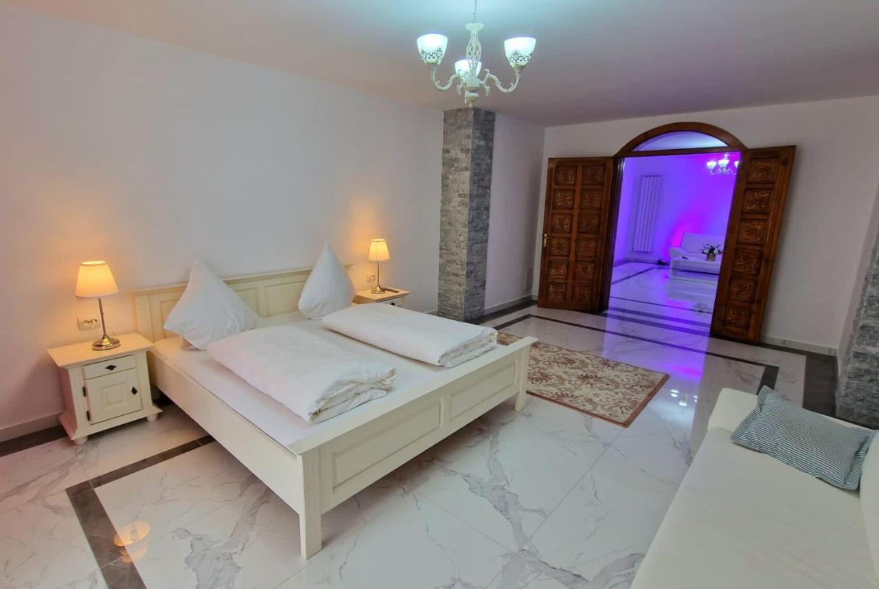 Casa Avram Hotel Sucevita Buitenkant foto