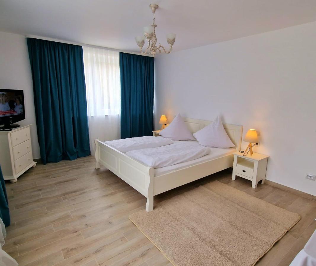 Casa Avram Hotel Sucevita Buitenkant foto