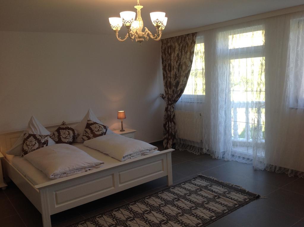 Casa Avram Hotel Sucevita Buitenkant foto